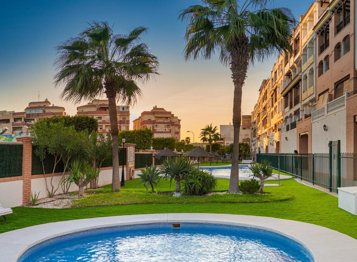 Apartamento 2 Dormitorios En La Mejor Zona De Roquetas Roquetas de Mar Exterior photo